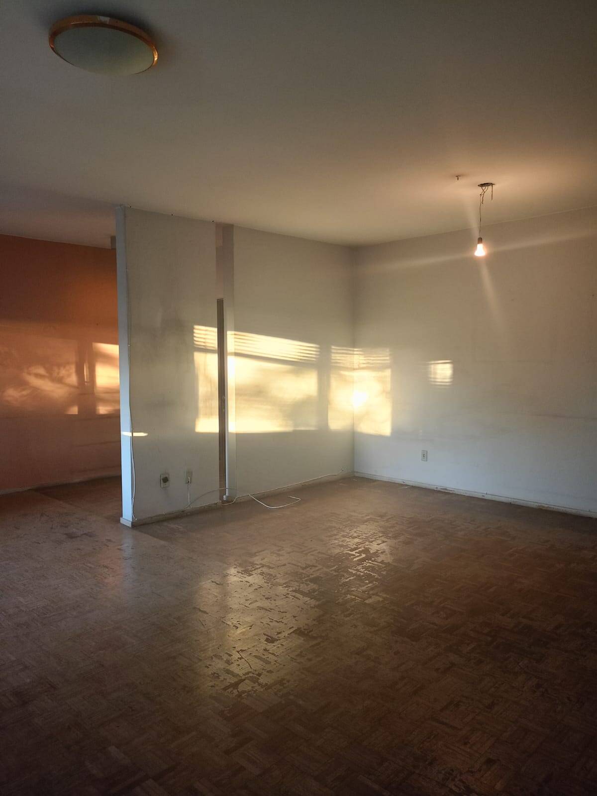 Apartamento à venda com 3 quartos, 158m² - Foto 2