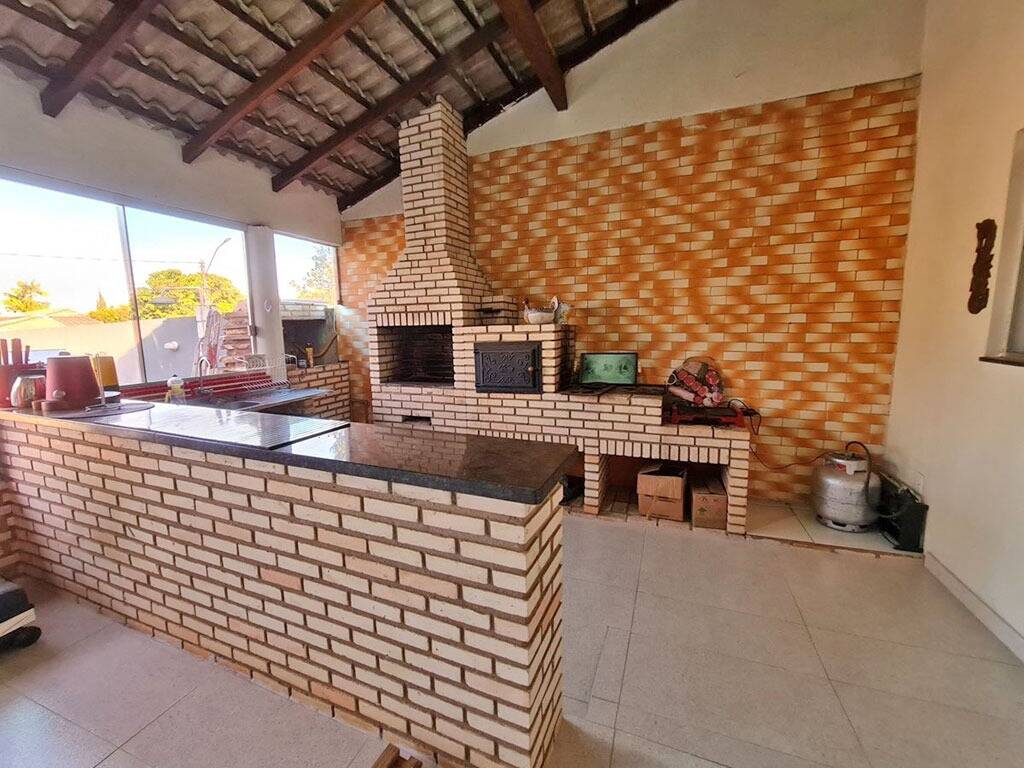 Casa à venda com 3 quartos, 150m² - Foto 1